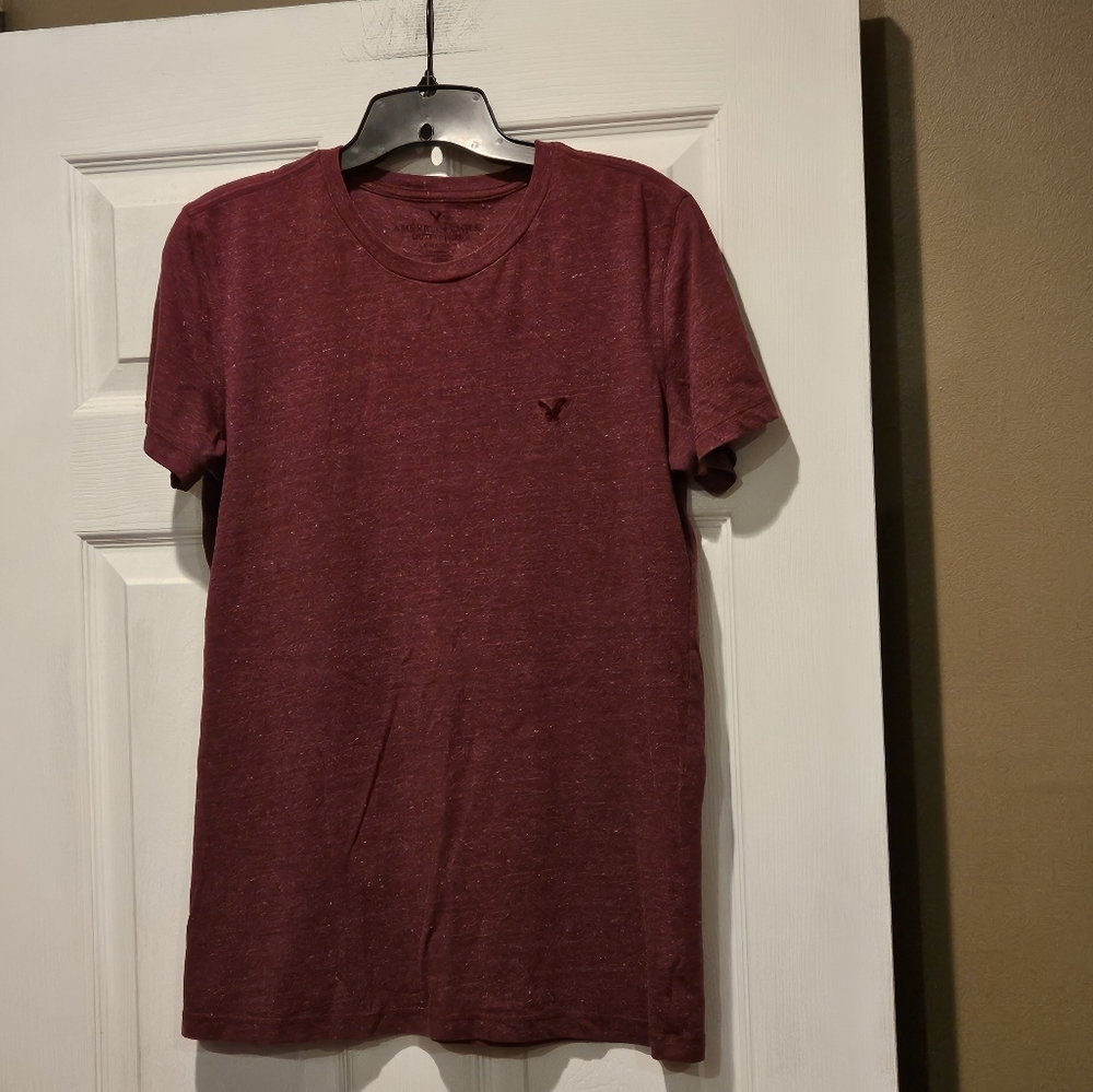 AMERICAN EAGLE OUTFITTERS TSHIRT